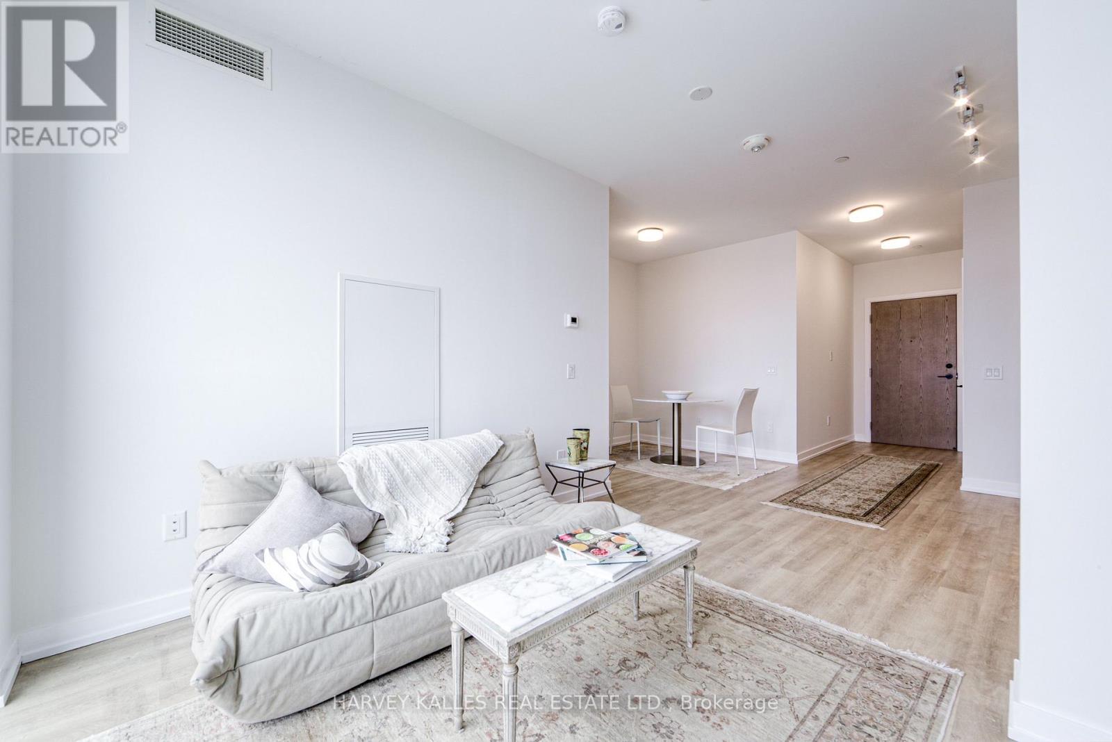 1001 - 2300 ST CLAIR AVENUE W