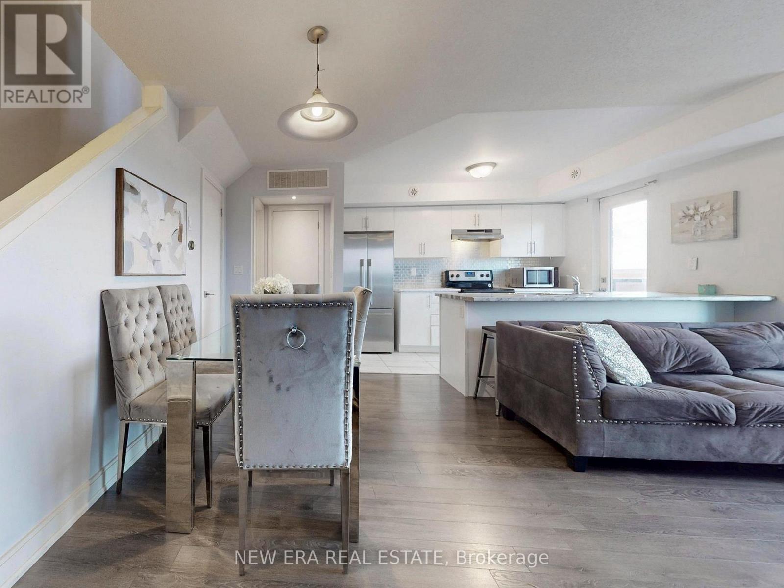 12 - 100 DUFAY ROAD