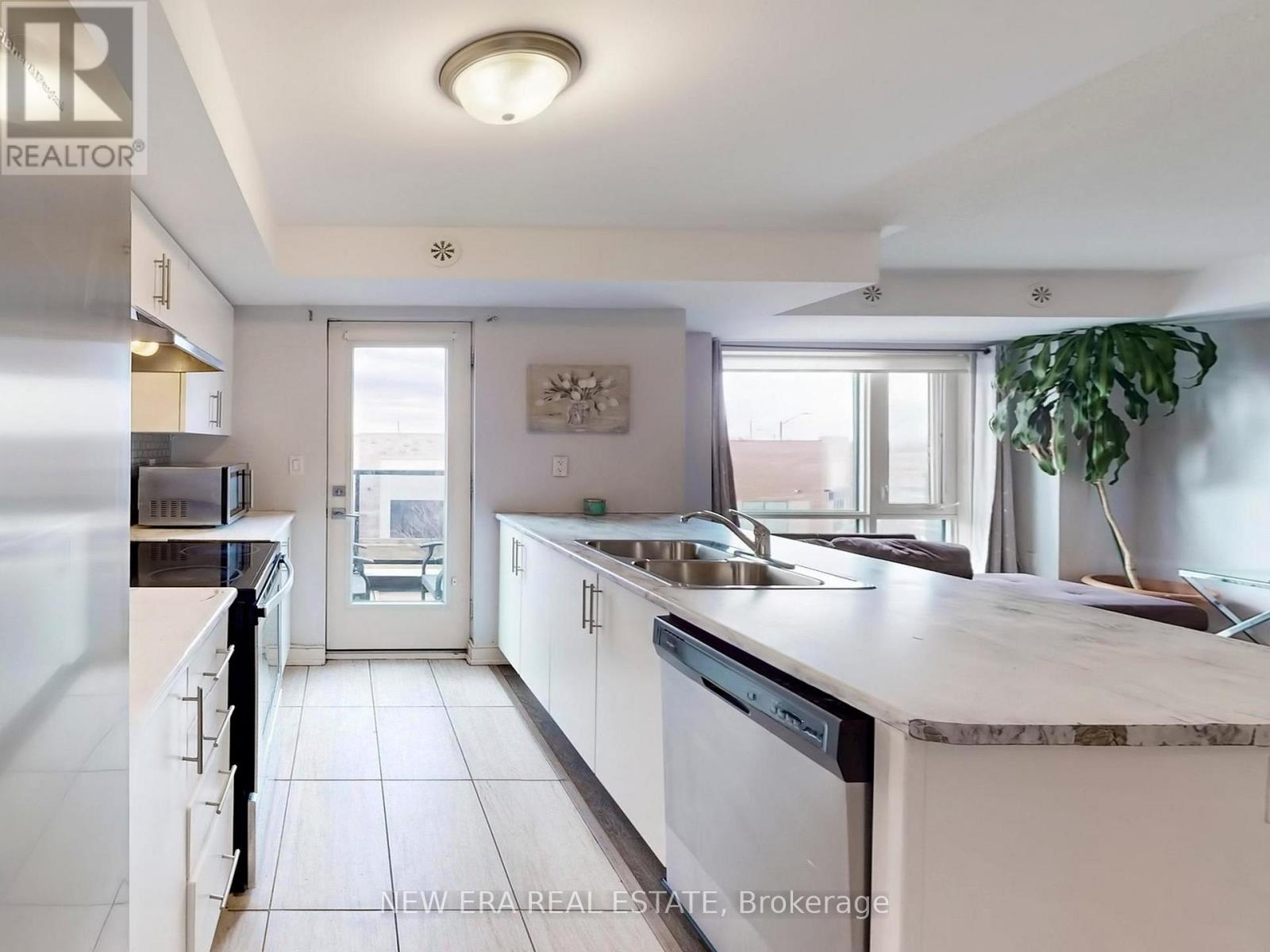 12 - 100 DUFAY ROAD