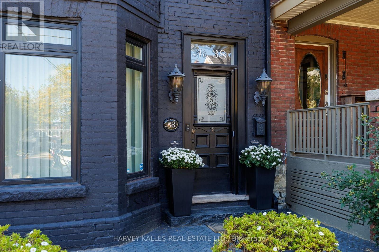 38 SORAUREN AVENUE