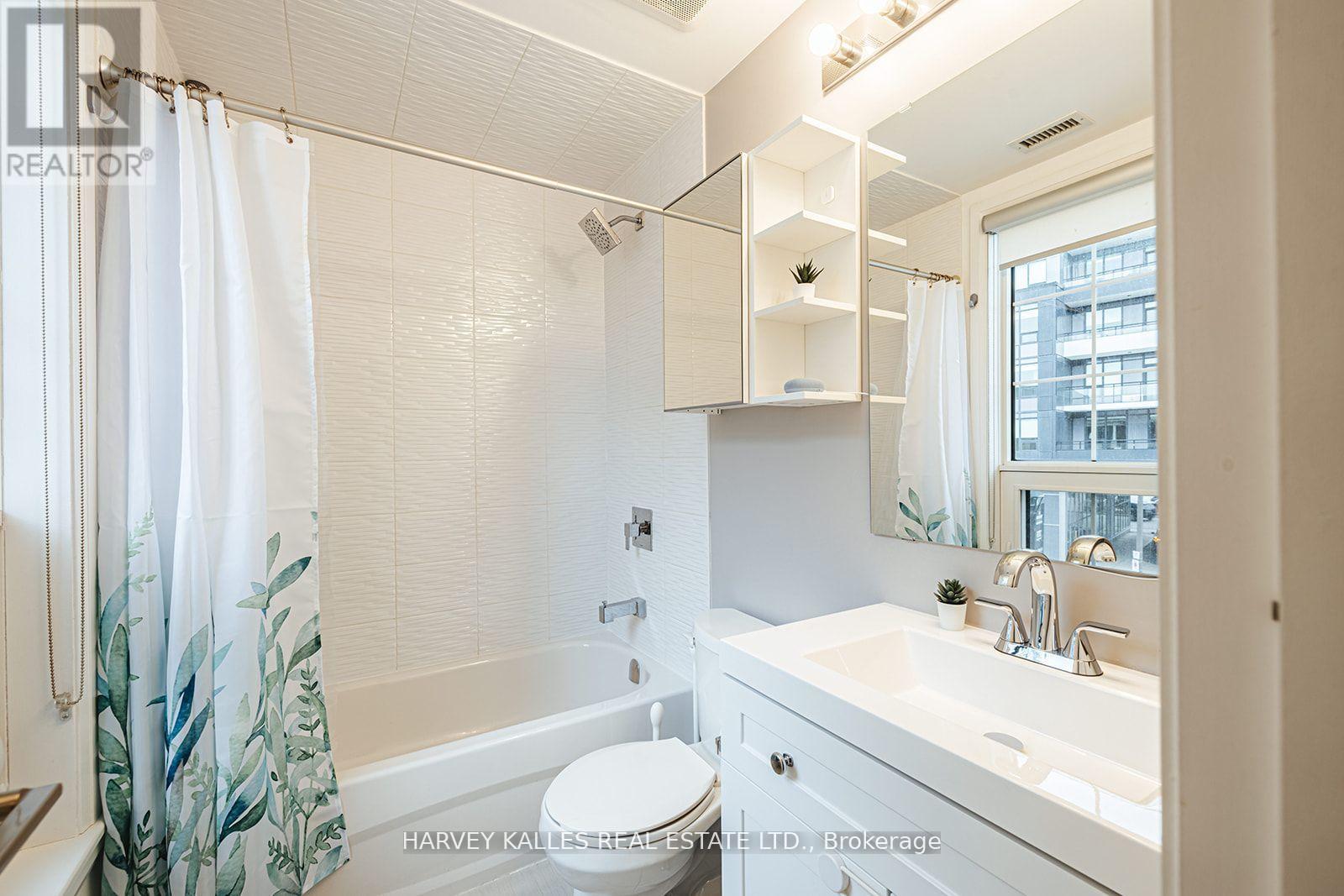 227 - 216 OAK PARK BOULEVARD