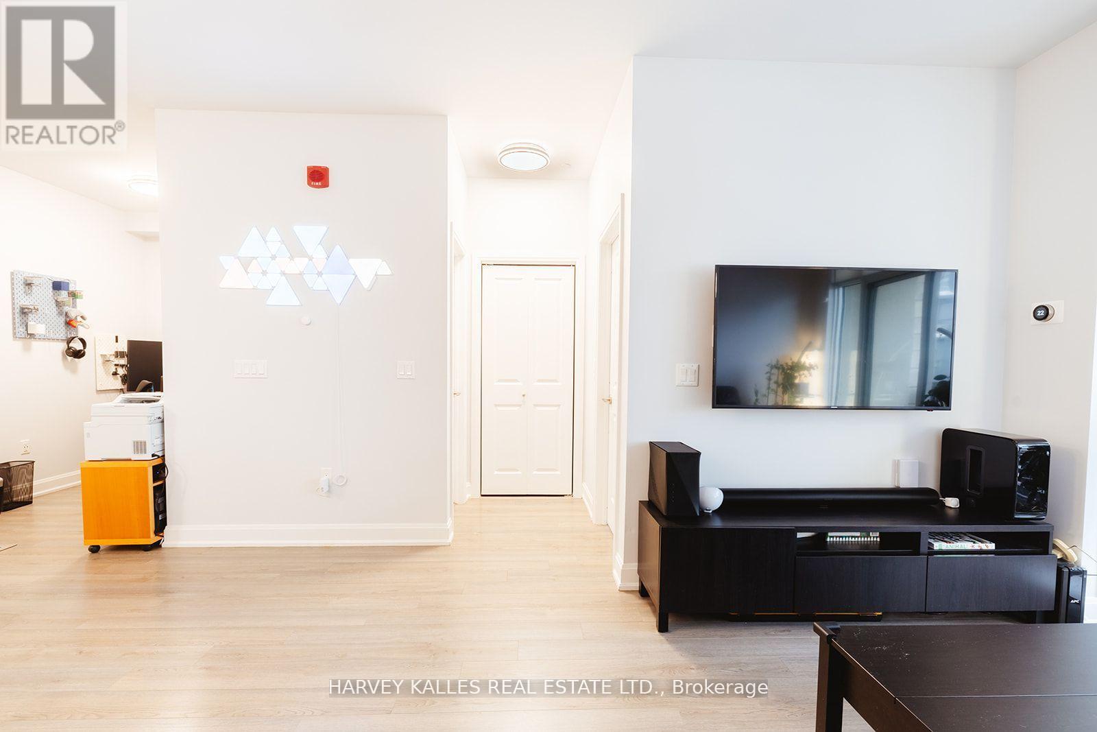 227 - 216 OAK PARK BOULEVARD