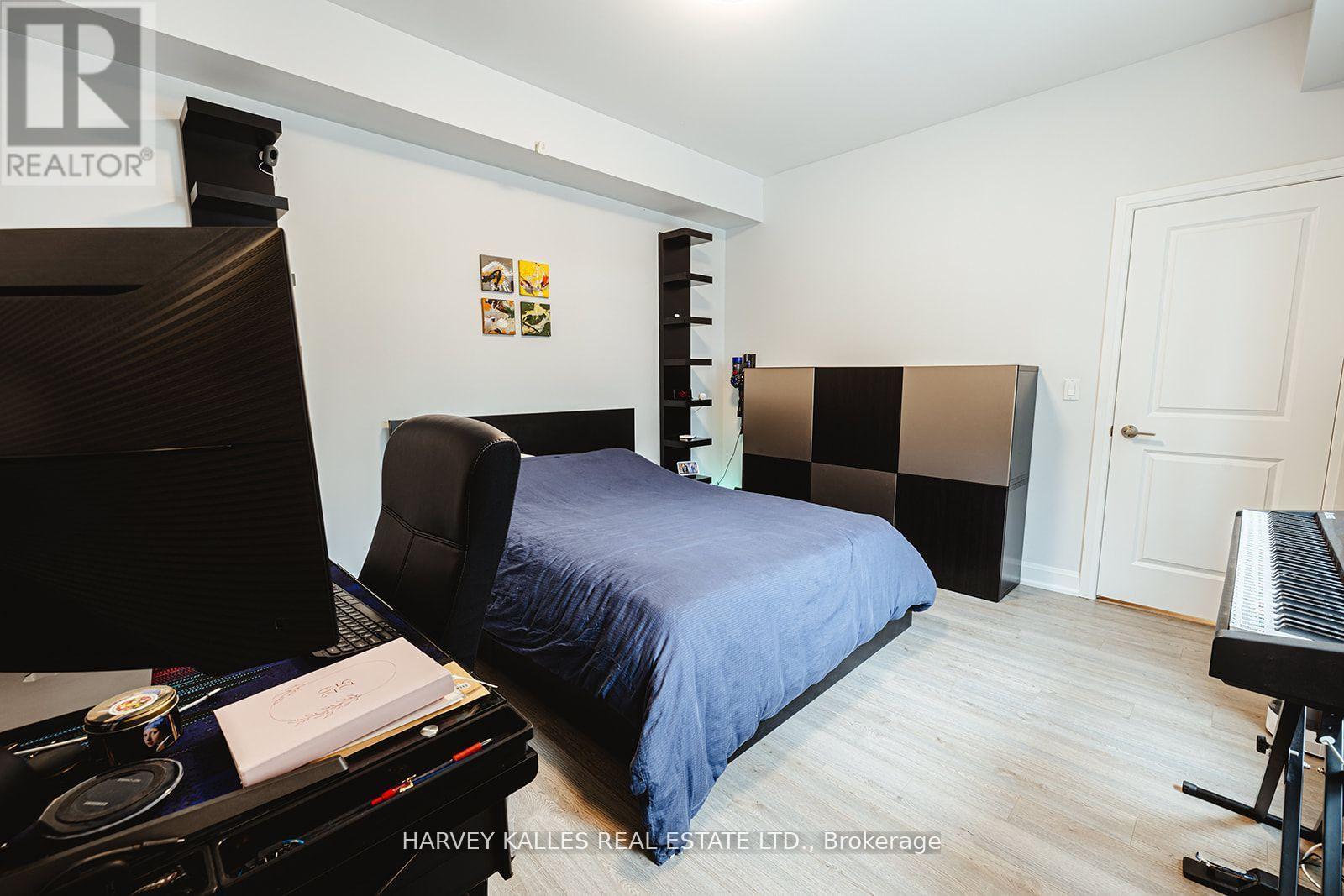 227 - 216 OAK PARK BOULEVARD