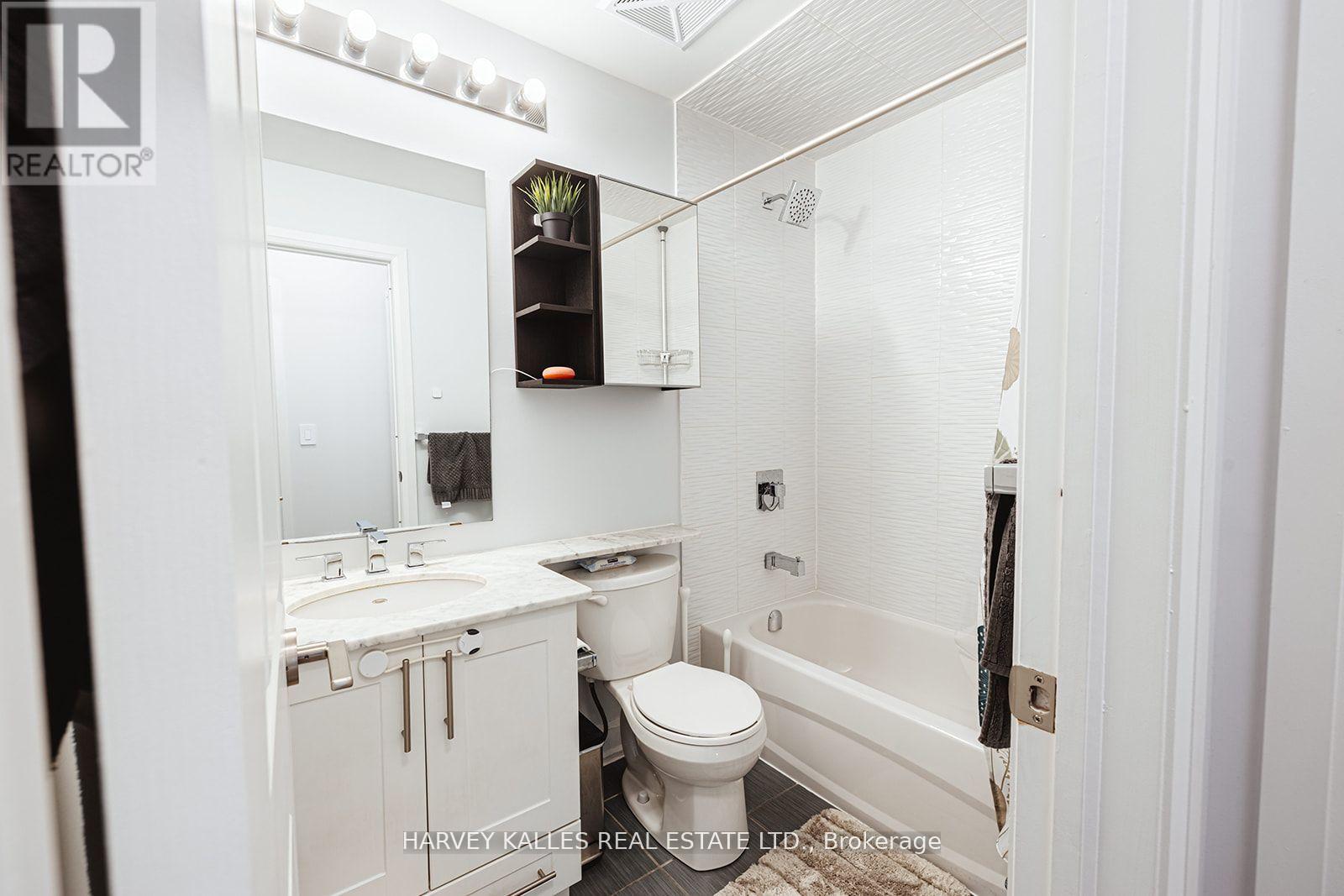 227 - 216 OAK PARK BOULEVARD