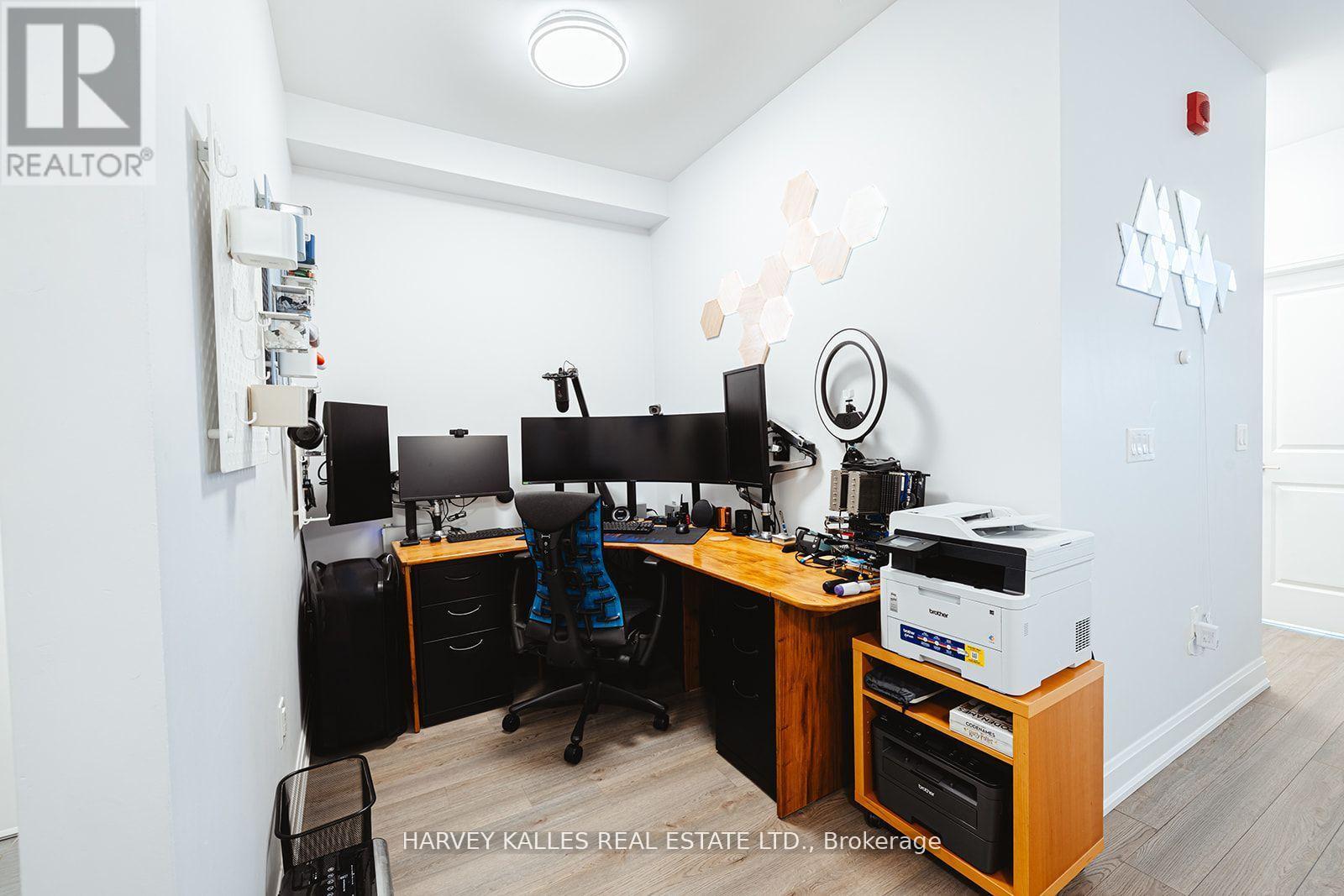 227 - 216 OAK PARK BOULEVARD