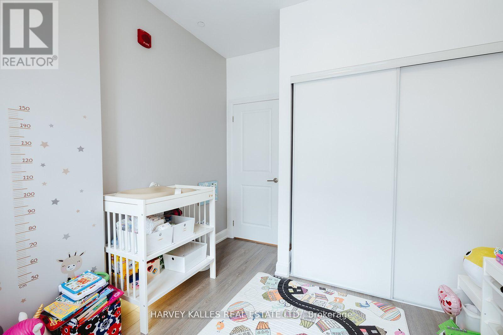 227 - 216 OAK PARK BOULEVARD