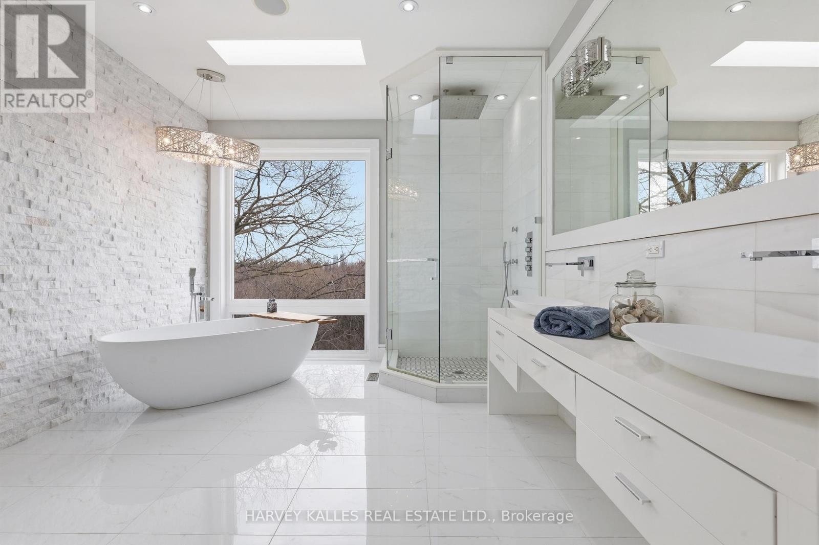 46 RAVENSCREST DRIVE