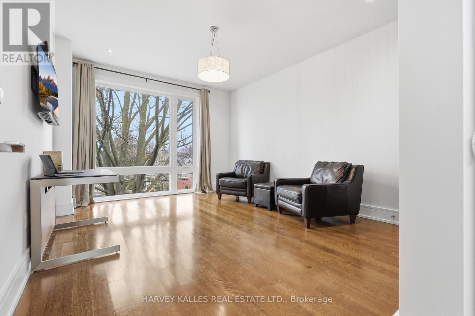 46 RAVENSCREST DRIVE