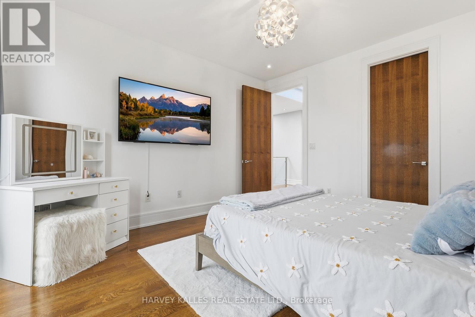 46 RAVENSCREST DRIVE