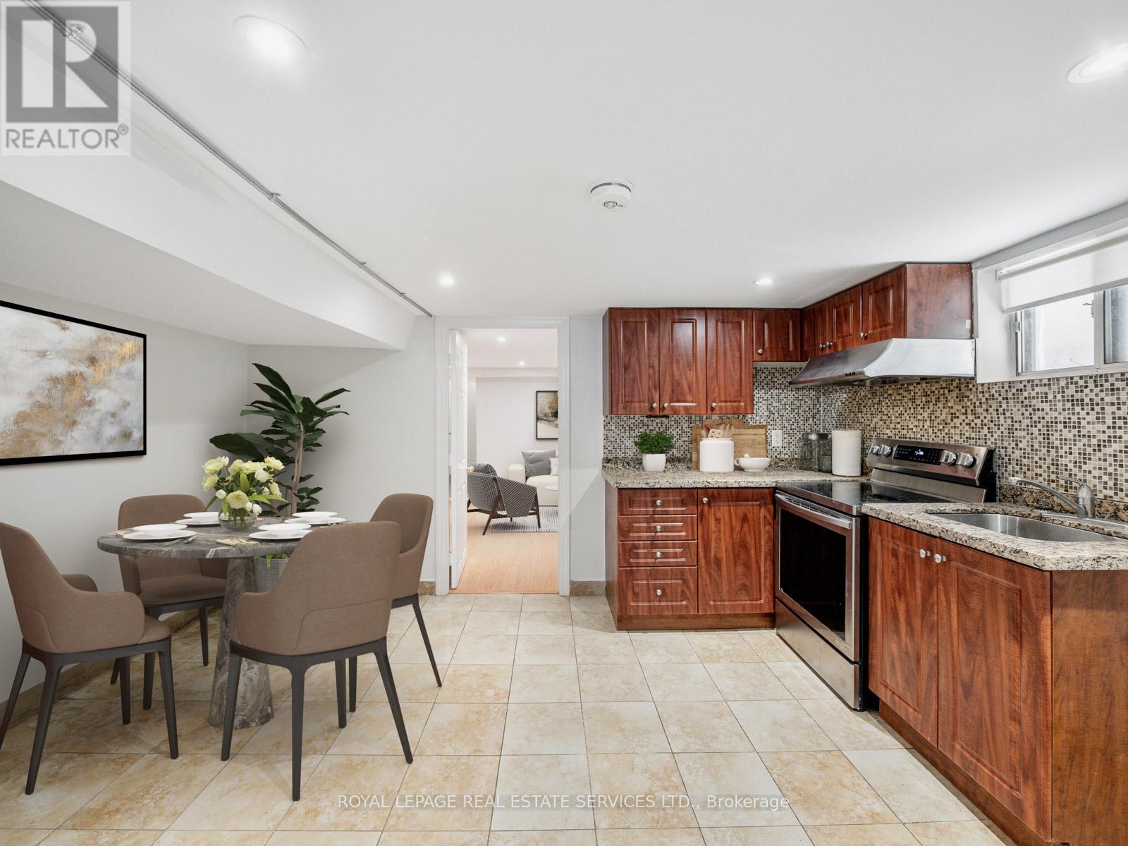 15 MELVILLE AVENUE