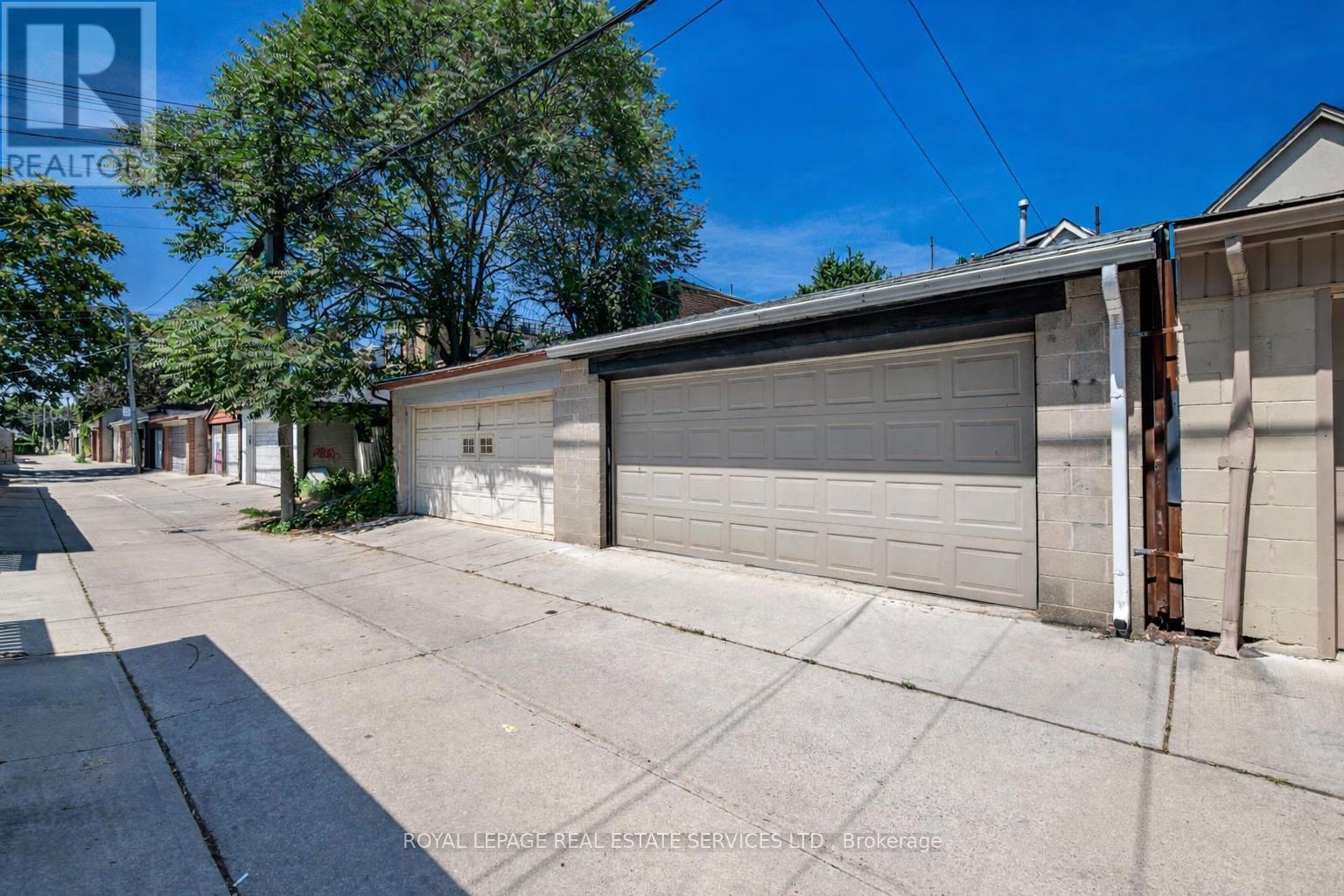 15 MELVILLE AVENUE