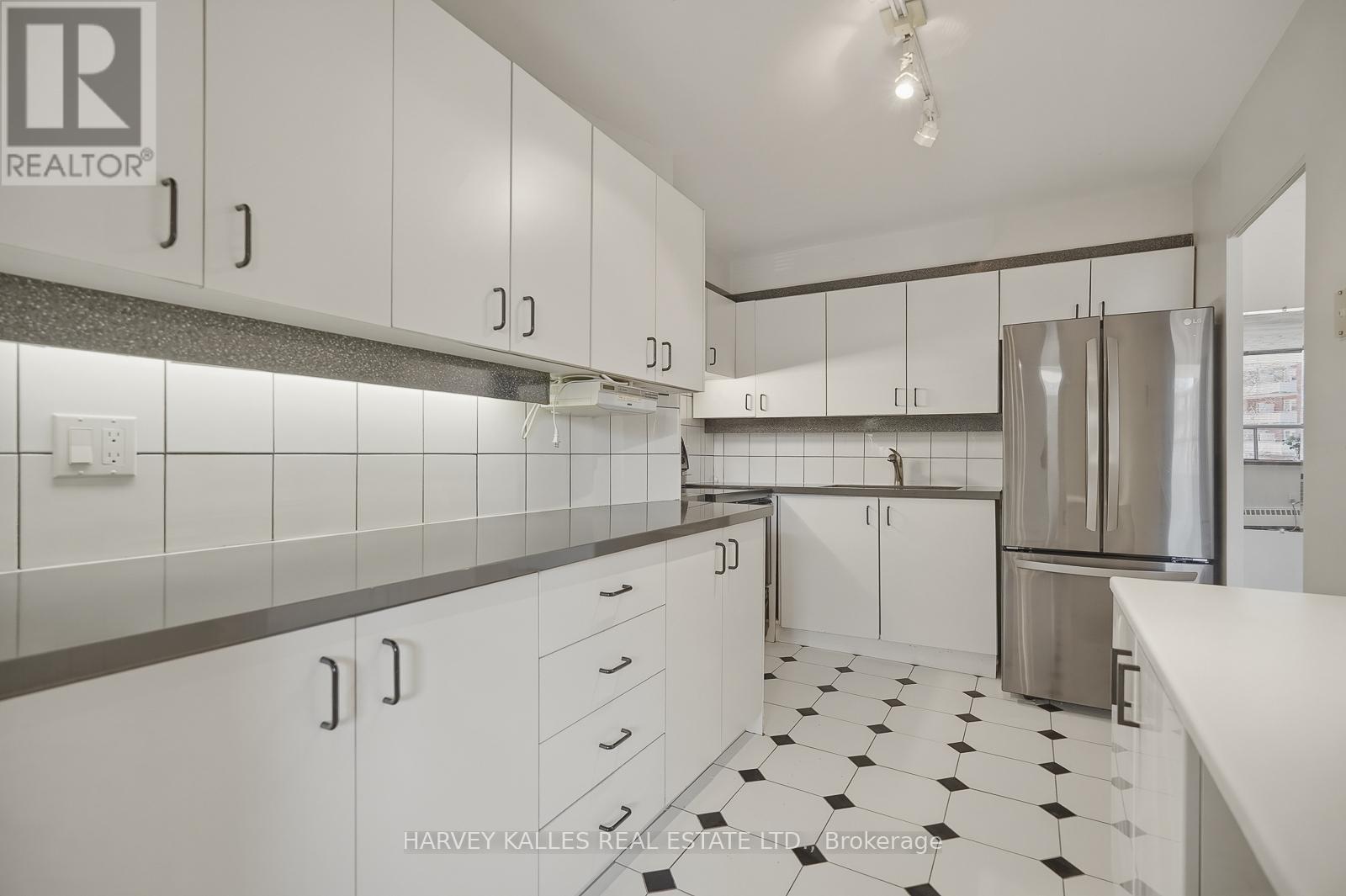 206 - 80 COE HILL DRIVE