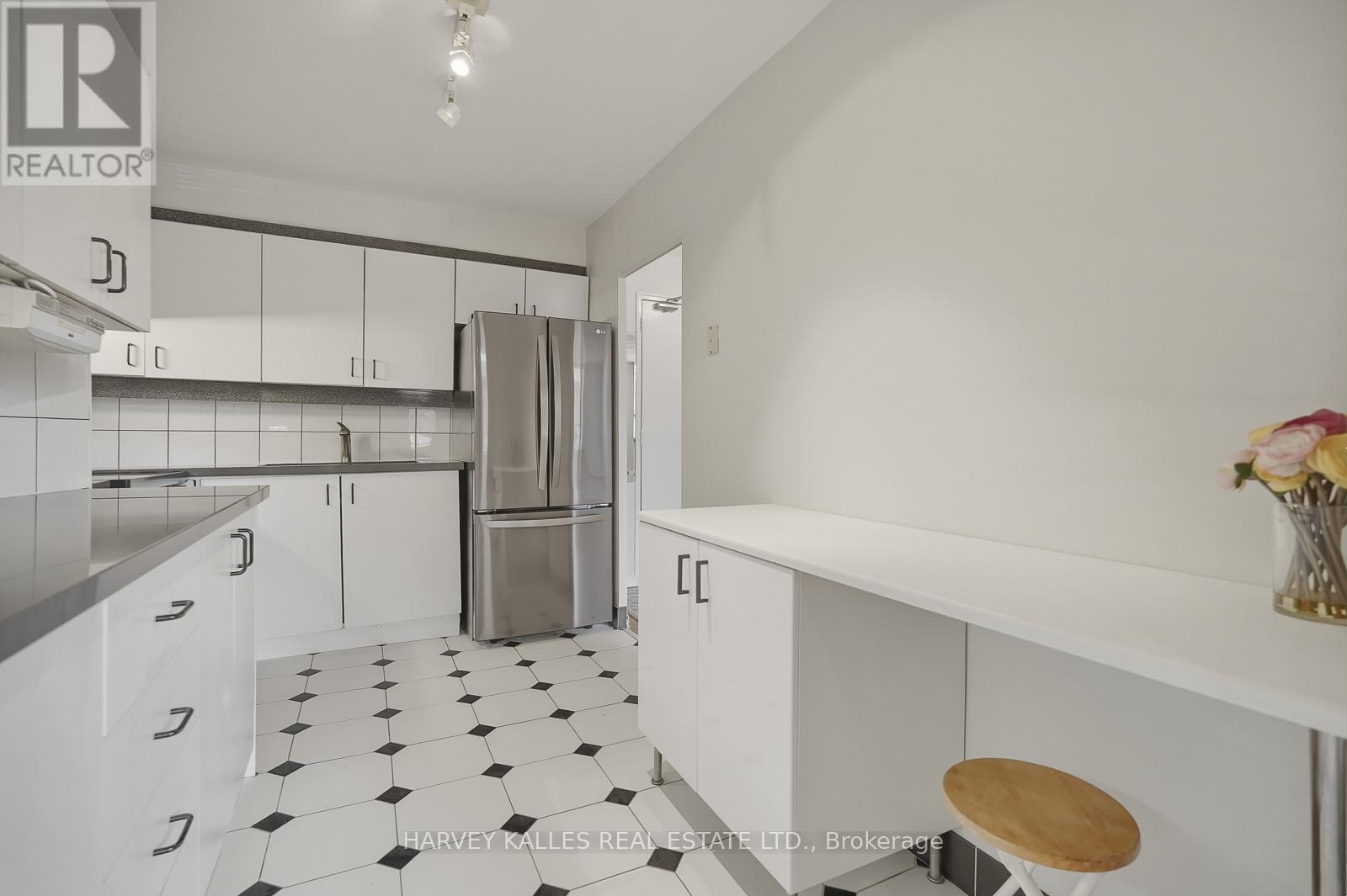 206 - 80 COE HILL DRIVE