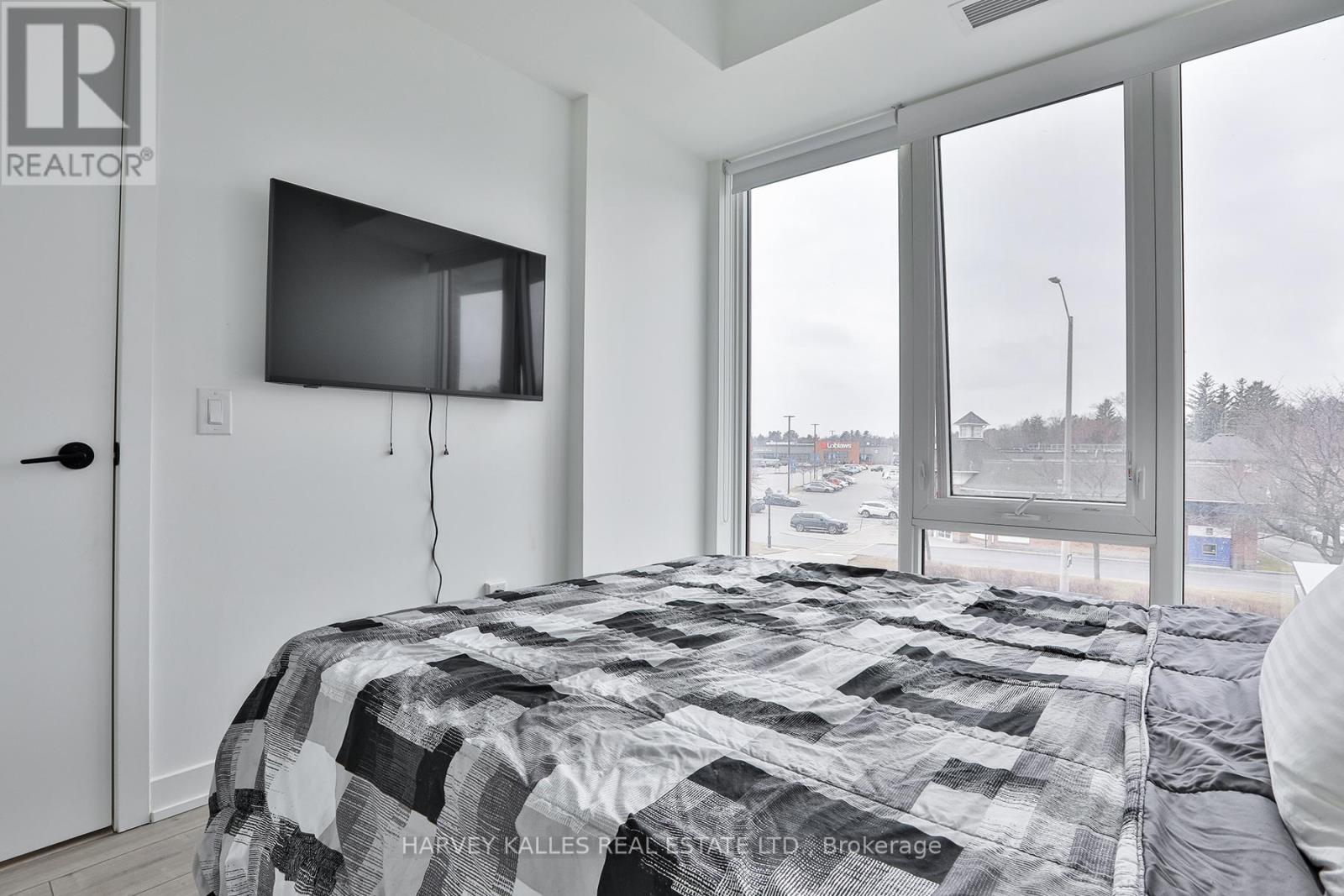 206 - 215 LAKESHORE ROAD W