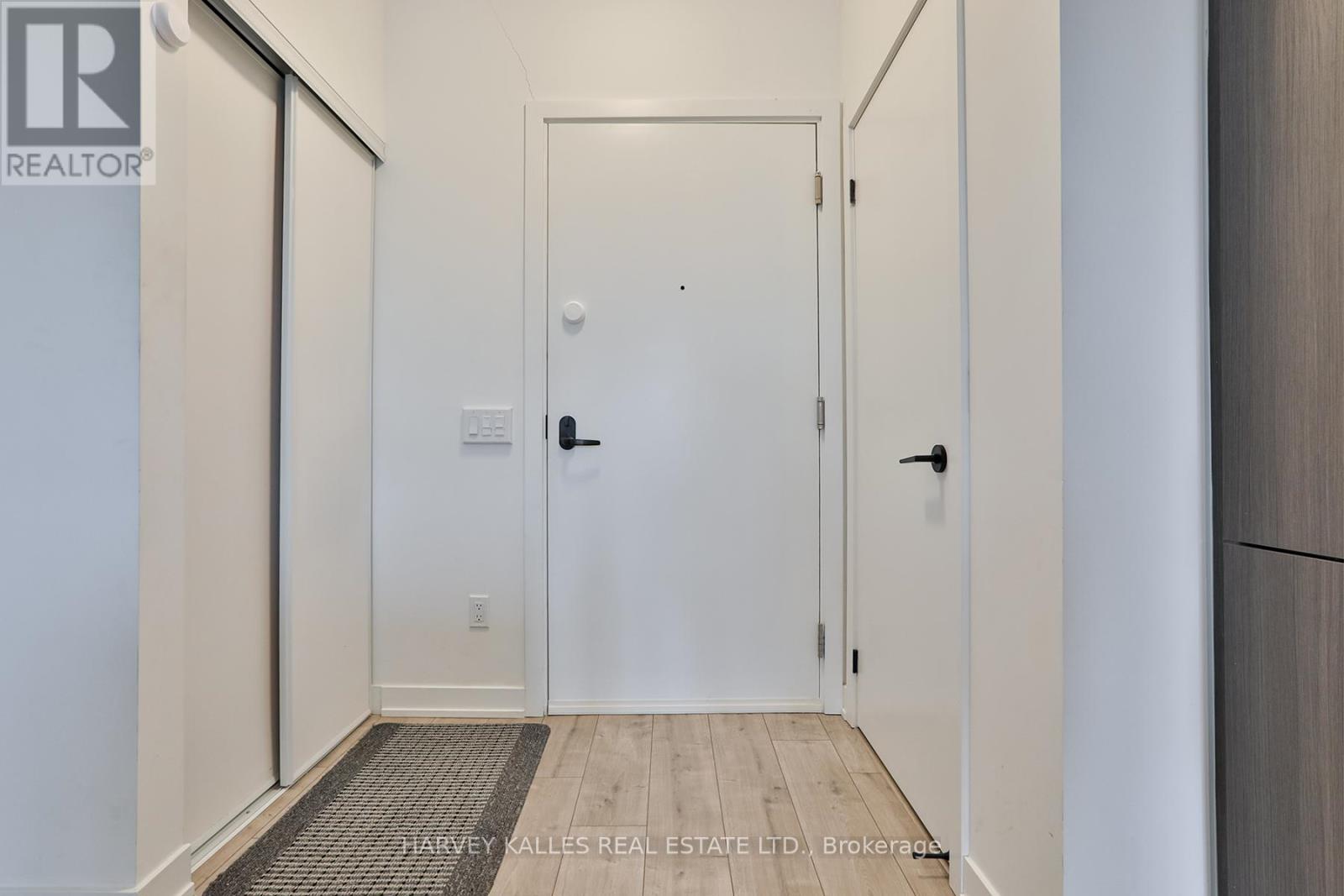 206 - 215 LAKESHORE ROAD W
