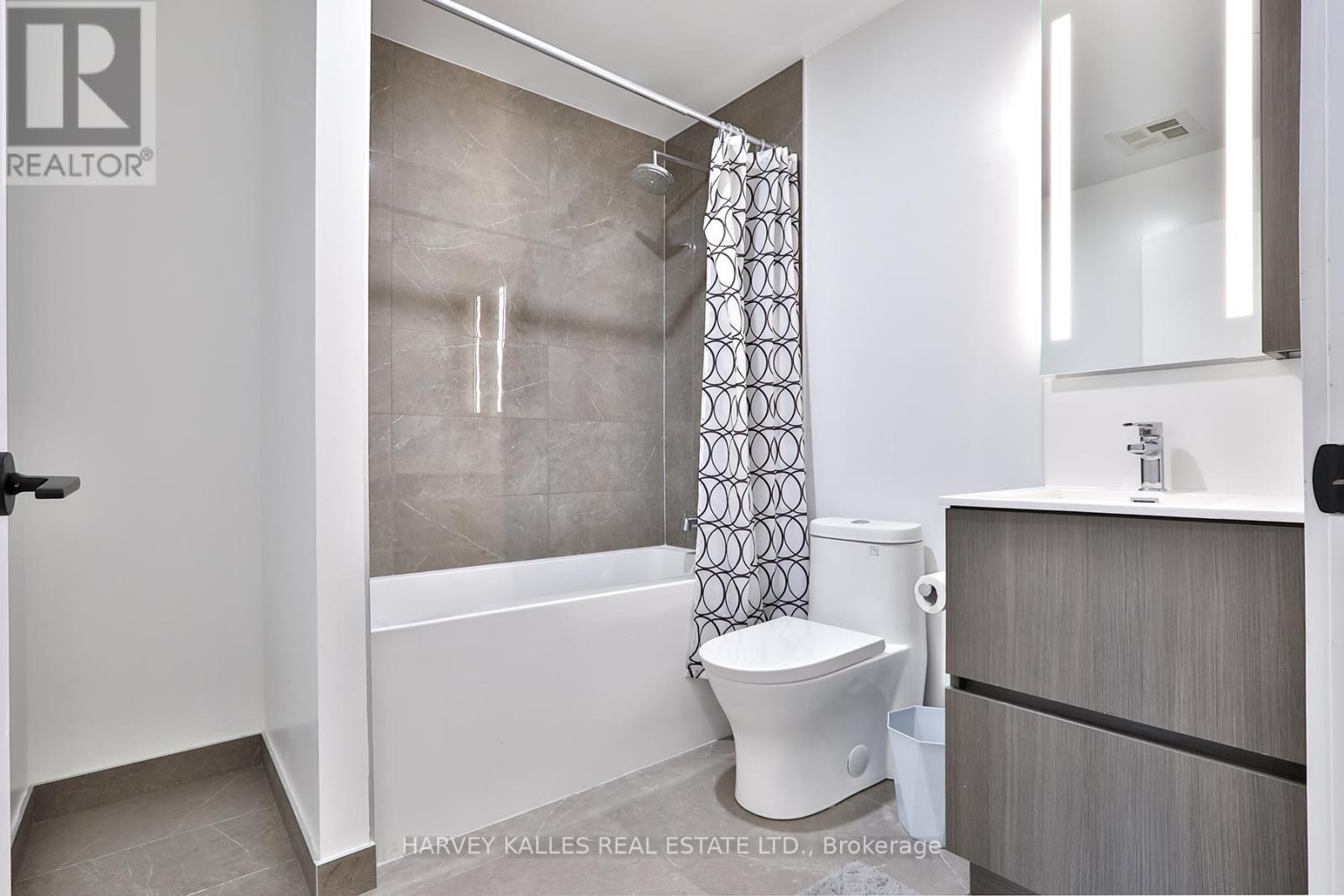 206 - 215 LAKESHORE ROAD W