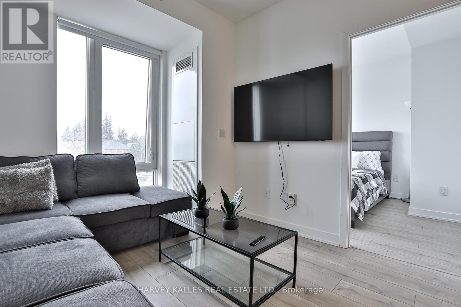 206 - 215 LAKESHORE ROAD W