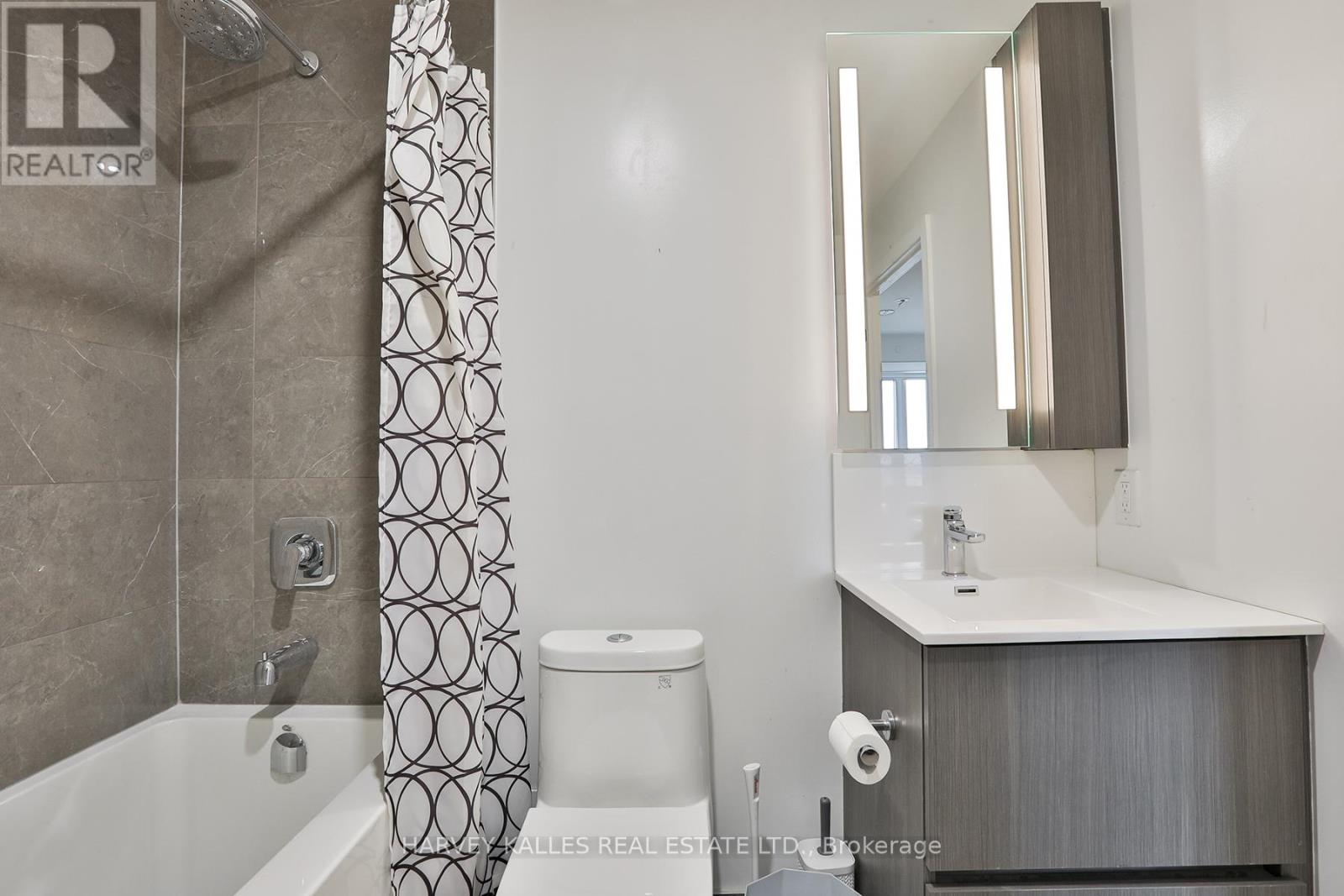 206 - 215 LAKESHORE ROAD W