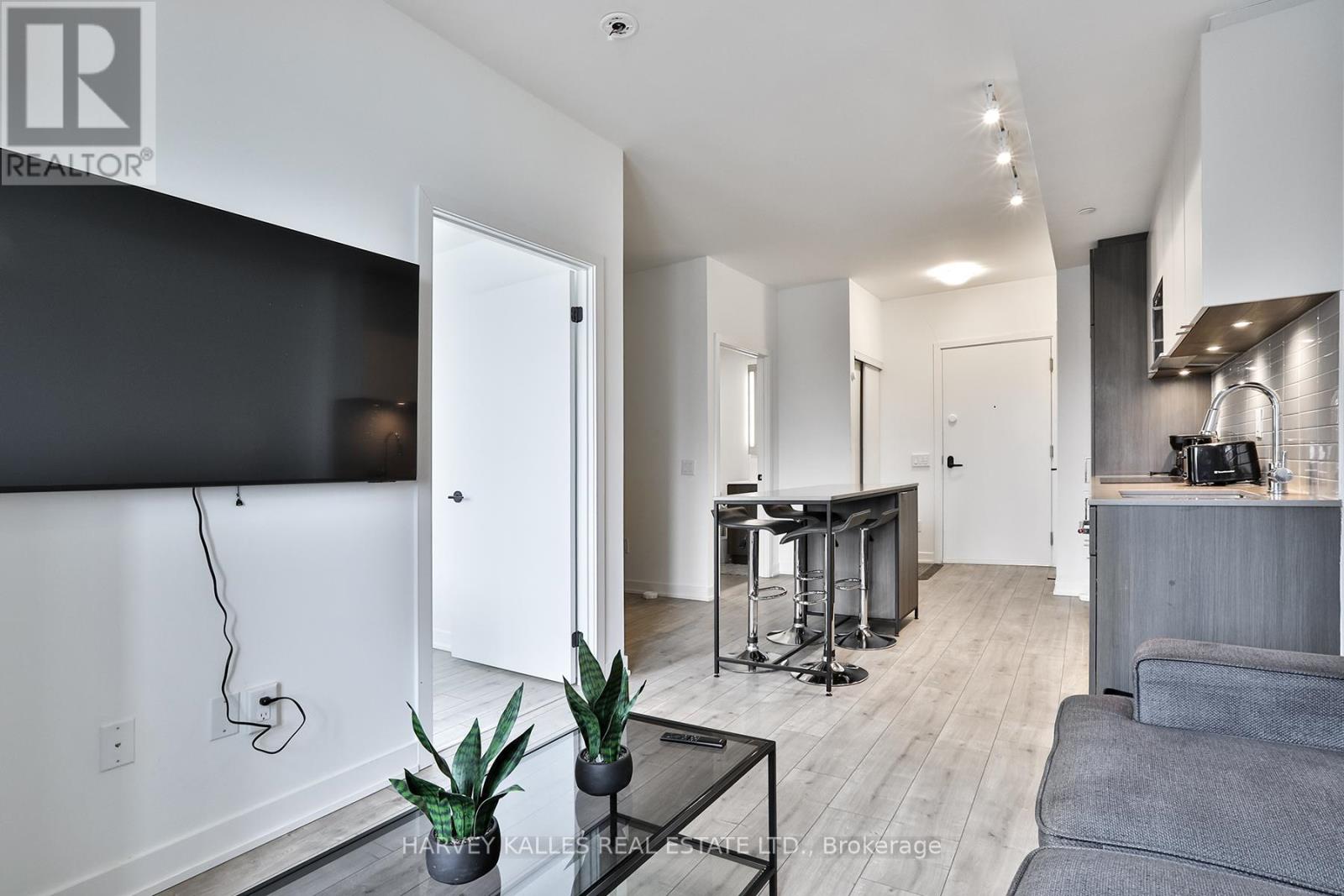 206 - 215 LAKESHORE ROAD W