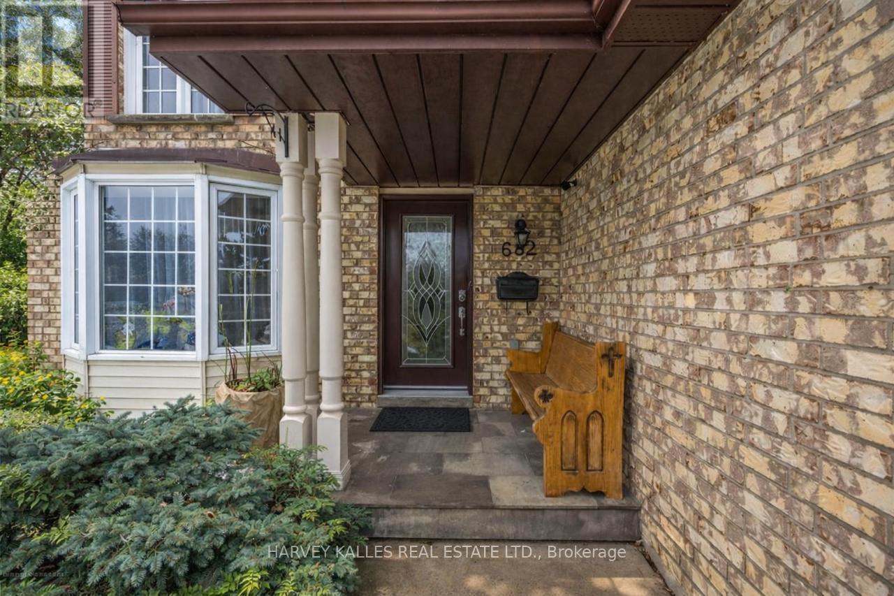 682 WILLOWBANK TRAIL