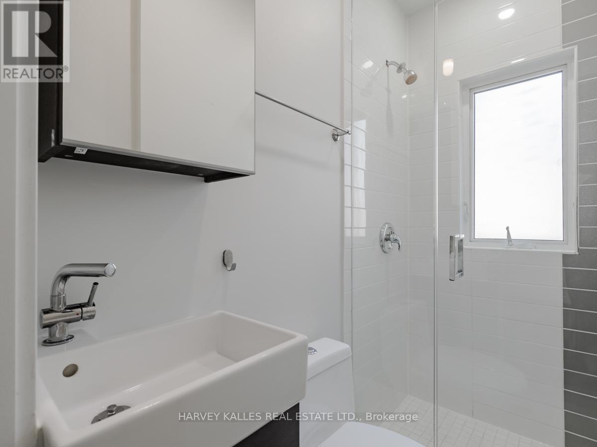 3 - 160 LANSDOWNE AVENUE