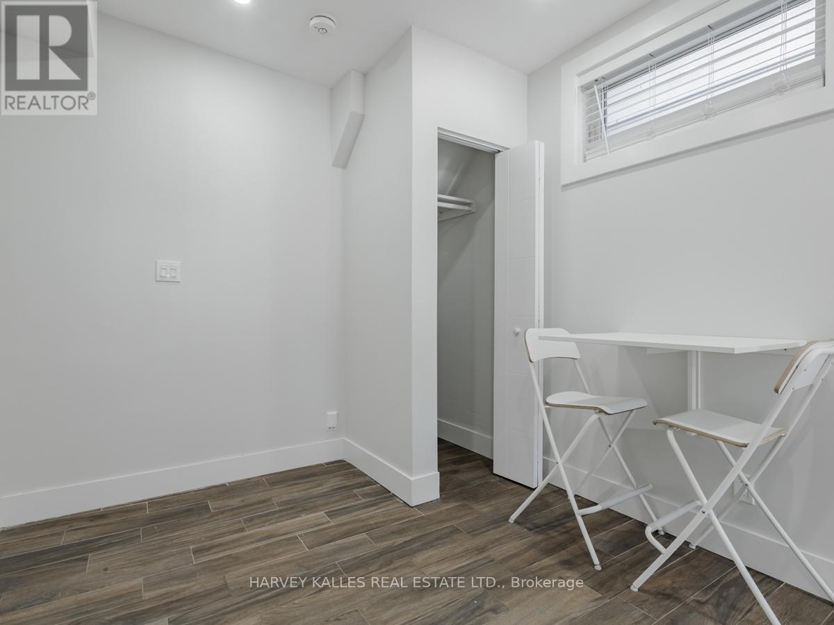 3 - 160 LANSDOWNE AVENUE