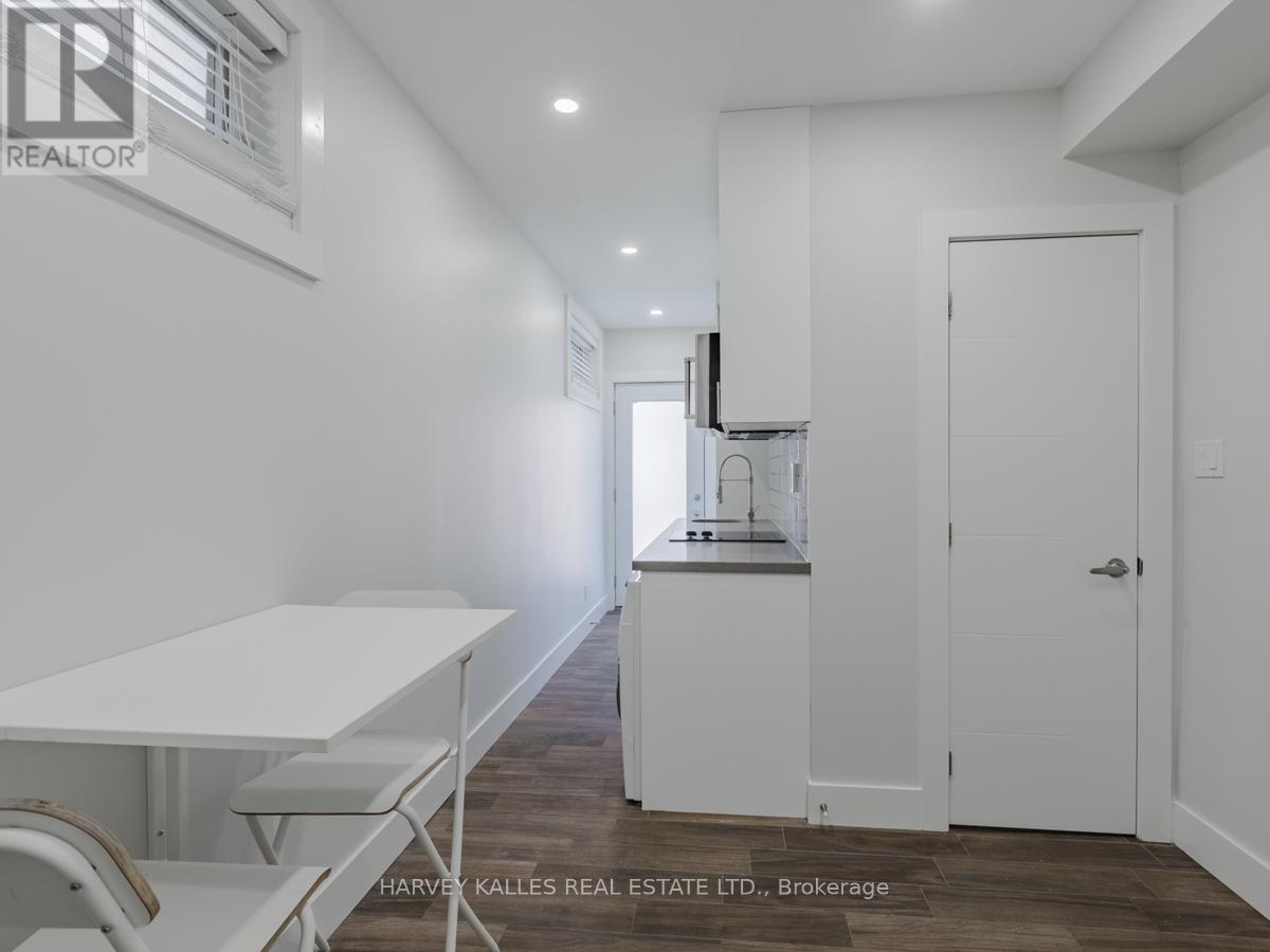 3 - 160 LANSDOWNE AVENUE
