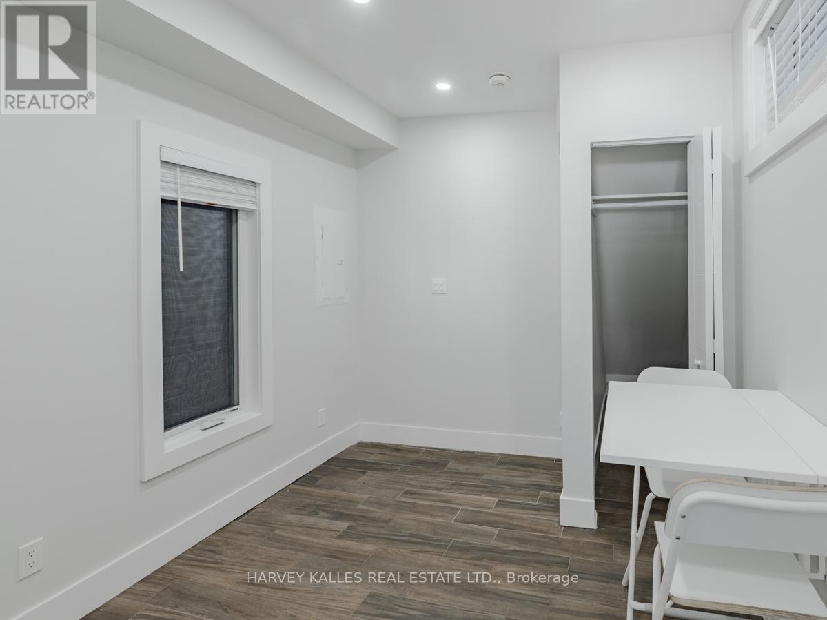 3 - 160 LANSDOWNE AVENUE