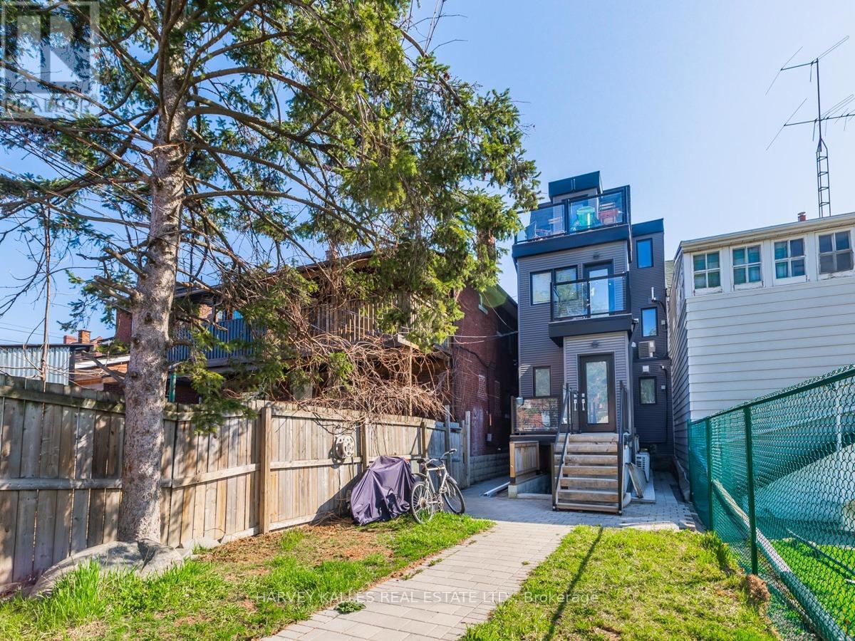 3 - 160 LANSDOWNE AVENUE