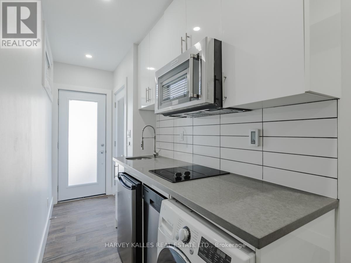 3 - 160 LANSDOWNE AVENUE