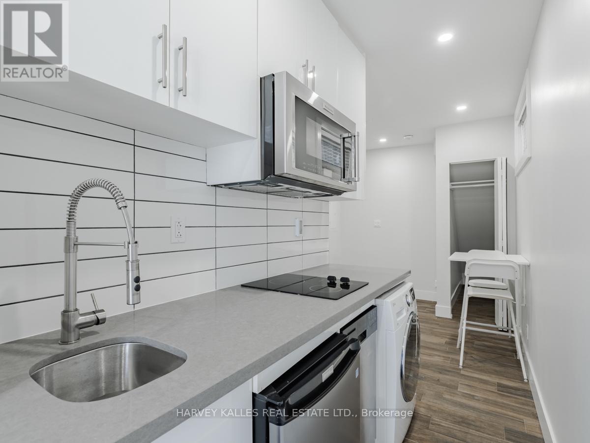 3 - 160 LANSDOWNE AVENUE