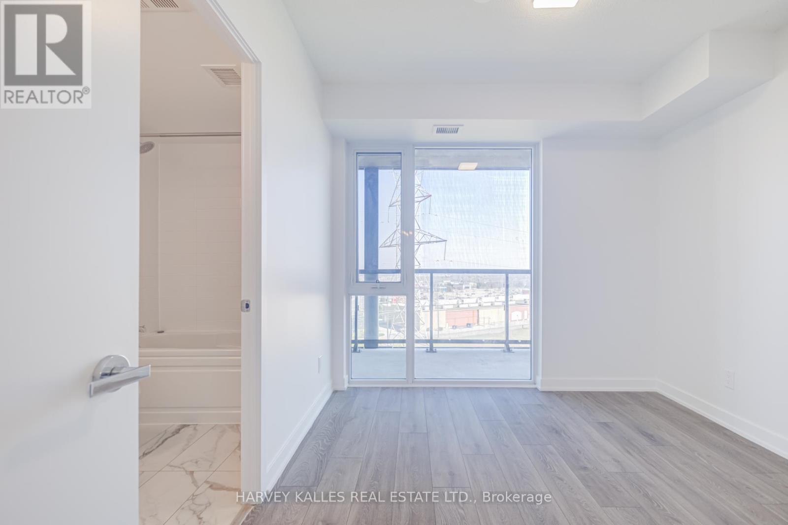 B814 - 3200 DAKOTA COMMON