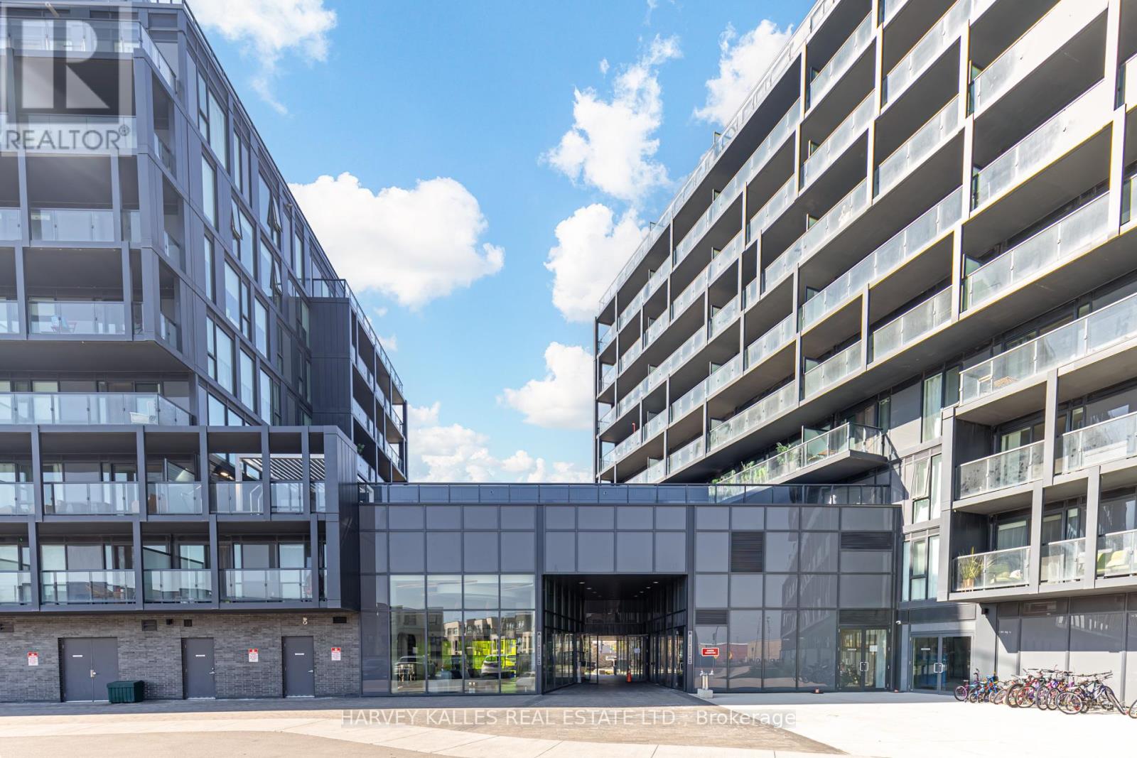 B814 - 3200 DAKOTA COMMON