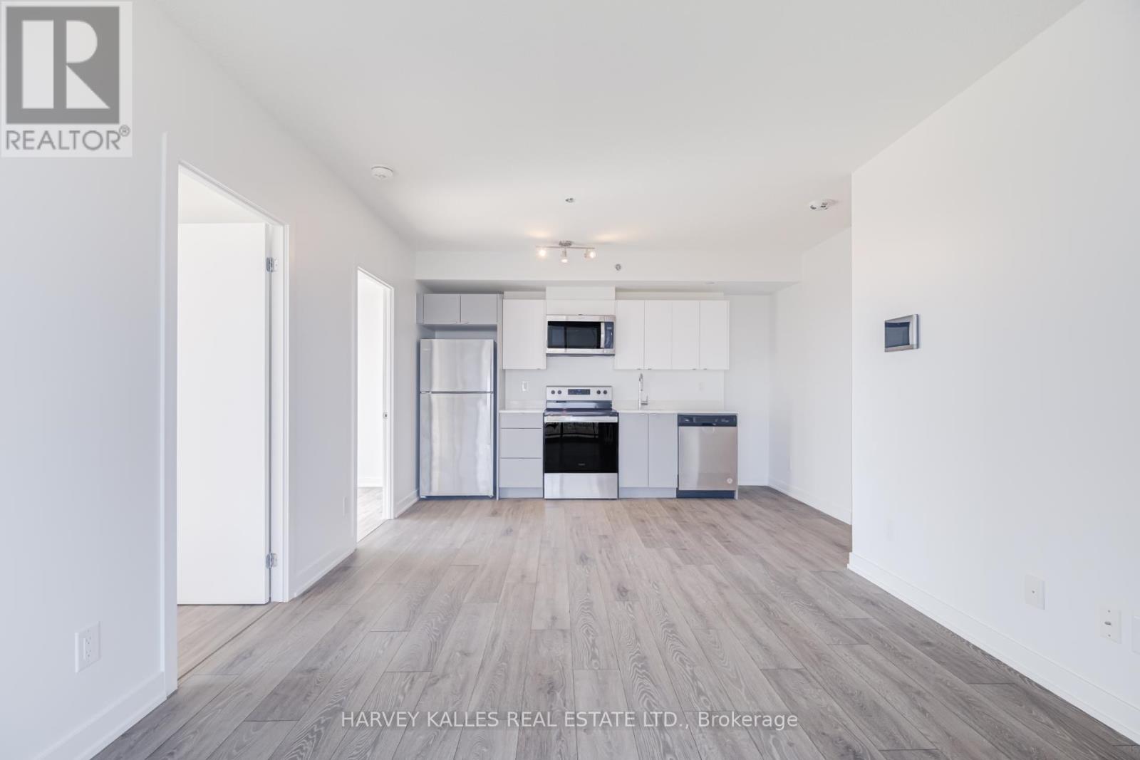 B814 - 3200 DAKOTA COMMON