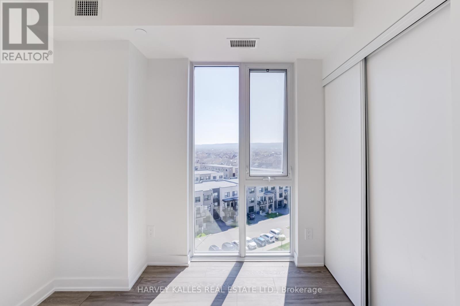 B814 - 3200 DAKOTA COMMON