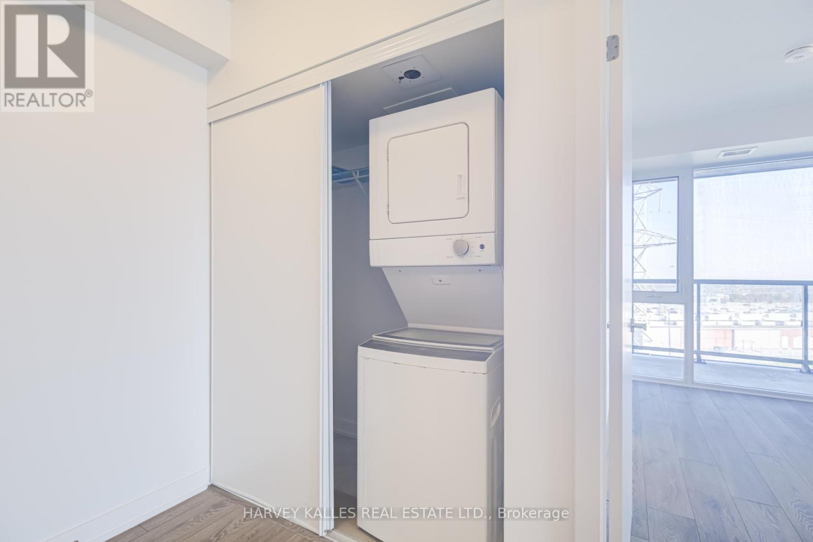 B814 - 3200 DAKOTA COMMON