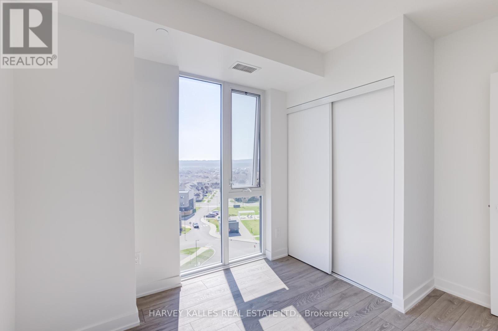 B814 - 3200 DAKOTA COMMON