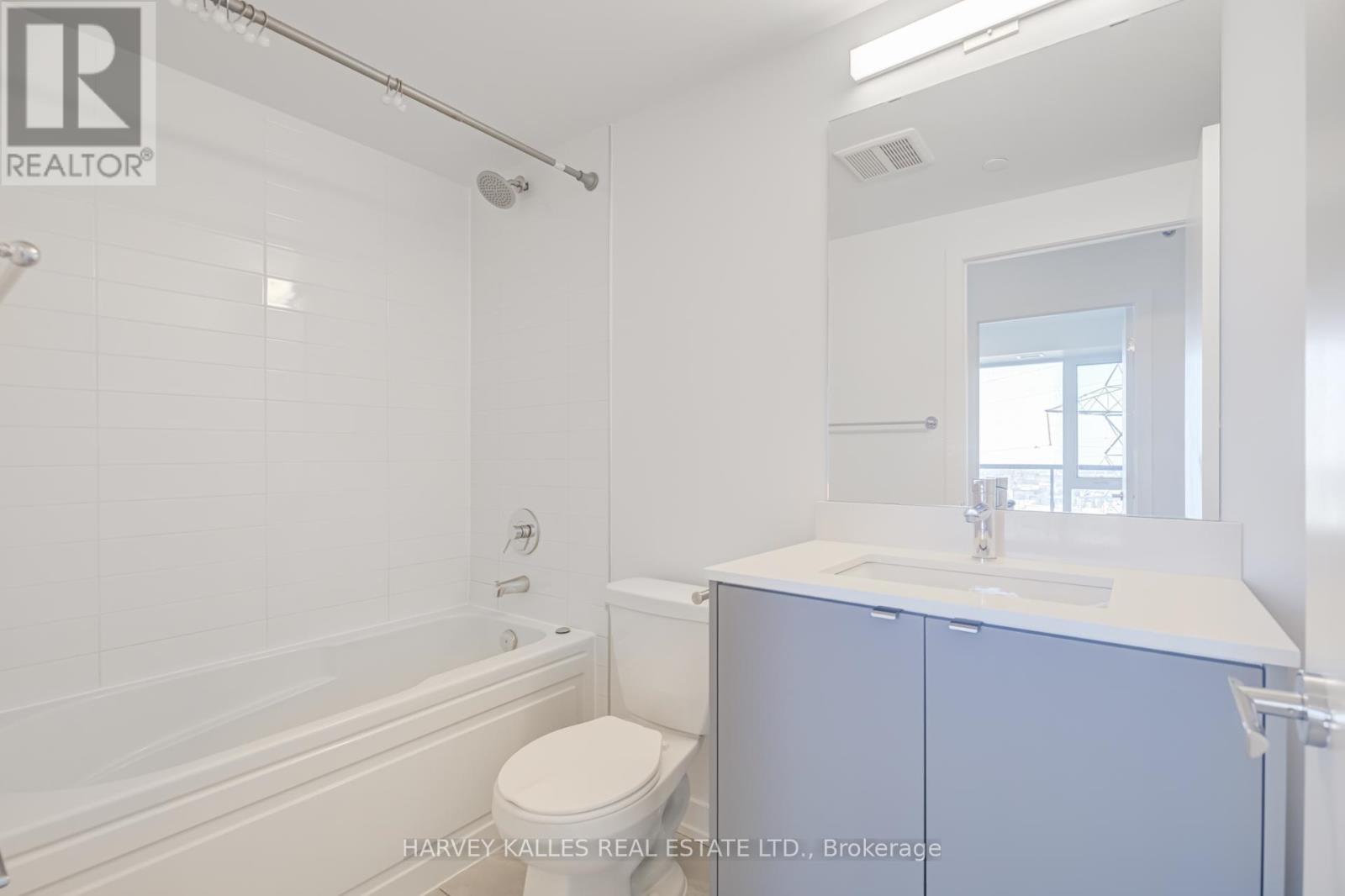 B814 - 3200 DAKOTA COMMON