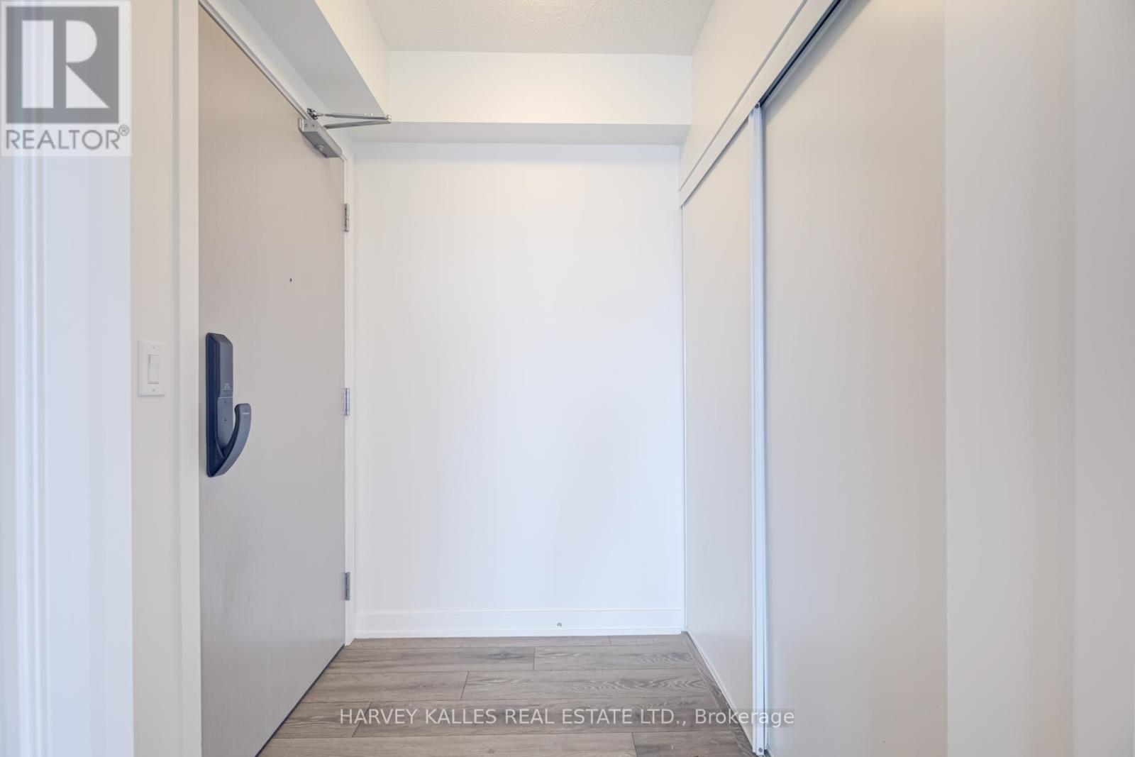 B814 - 3200 DAKOTA COMMON