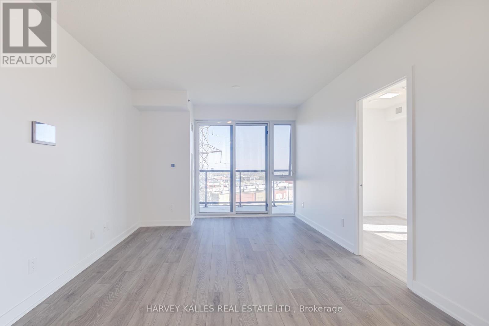 B814 - 3200 DAKOTA COMMON