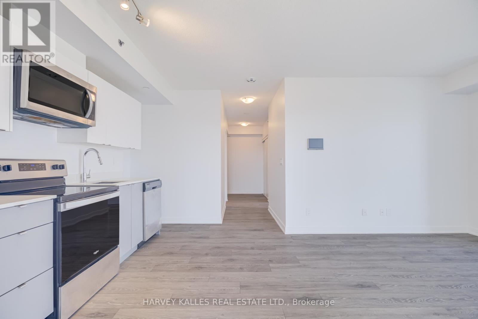 B814 - 3200 DAKOTA COMMON