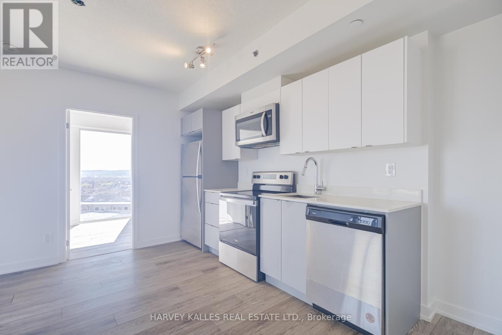 B814 - 3200 DAKOTA COMMON