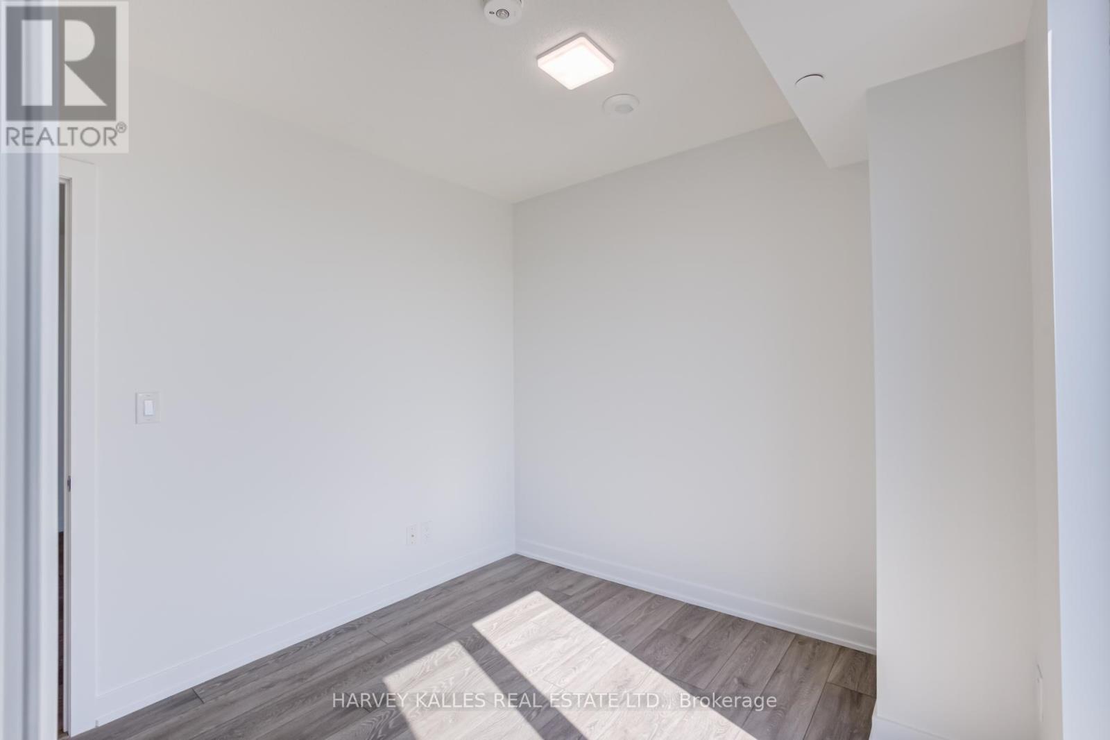 B814 - 3200 DAKOTA COMMON