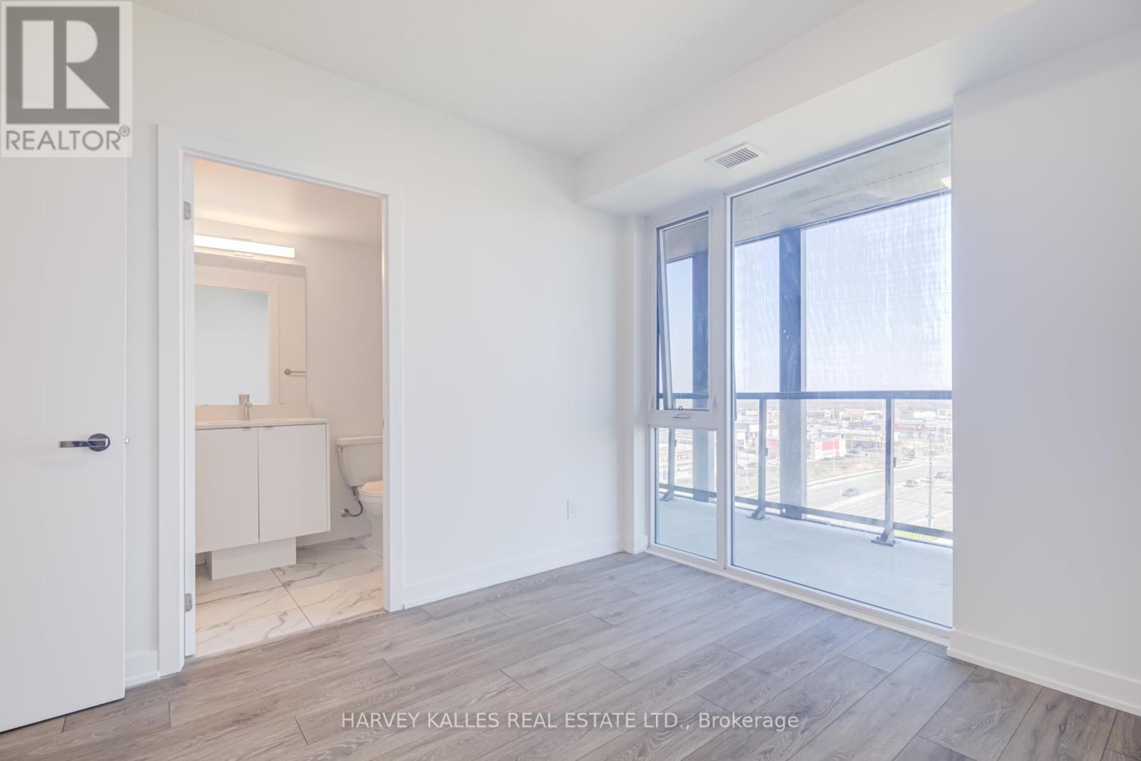 B814 - 3200 DAKOTA COMMON