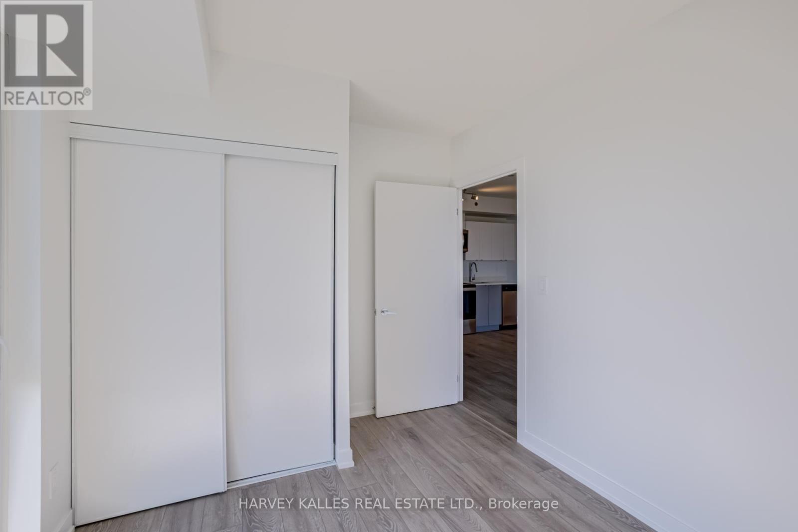 B814 - 3200 DAKOTA COMMON