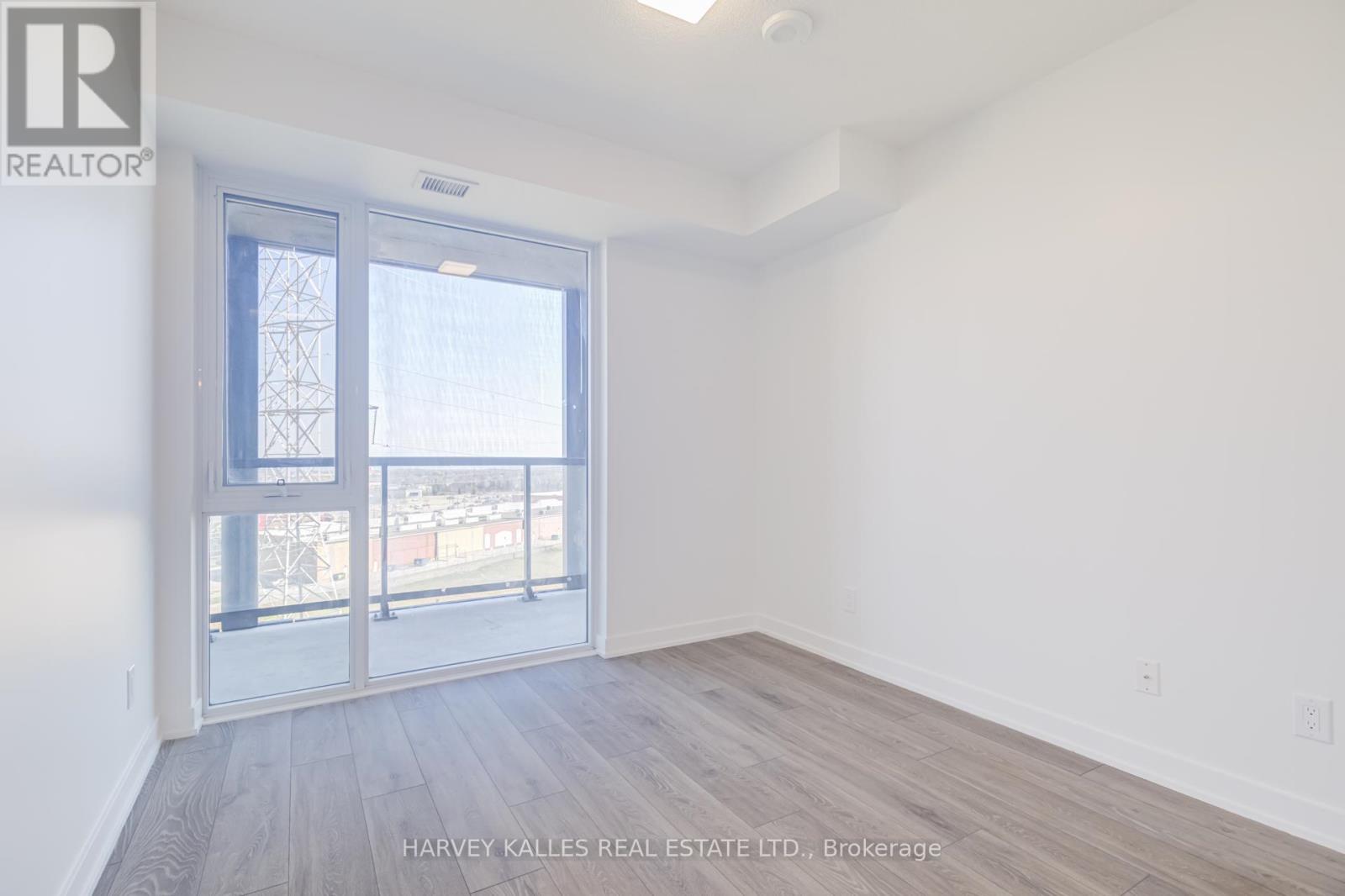 B814 - 3200 DAKOTA COMMON