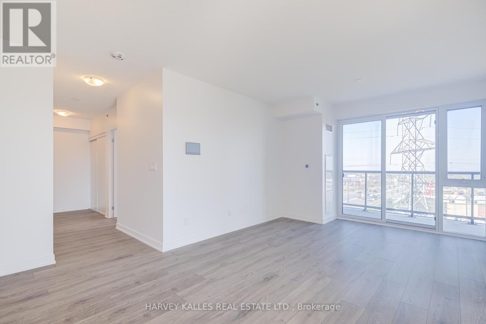 B814 - 3200 DAKOTA COMMON