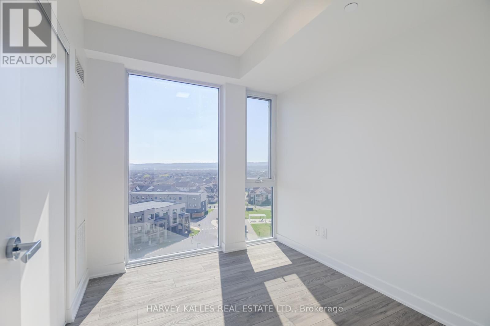 B814 - 3200 DAKOTA COMMON