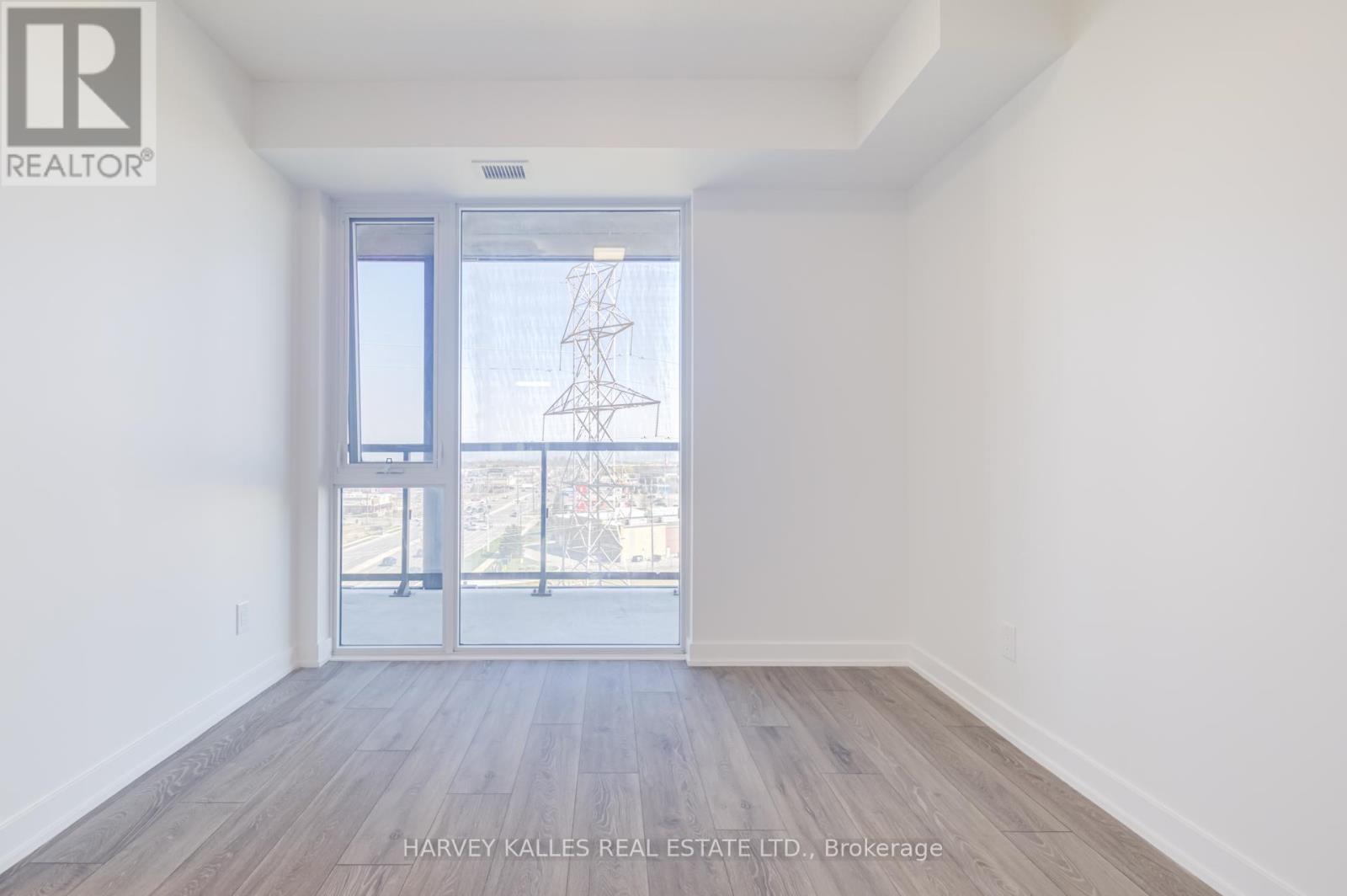 B814 - 3200 DAKOTA COMMON