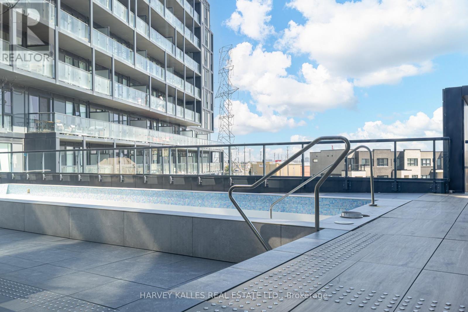 B814 - 3200 DAKOTA COMMON